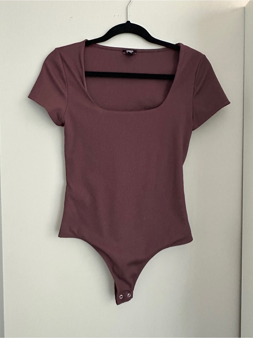 Express Ribbed Plum Short Sleeve Bodysuit